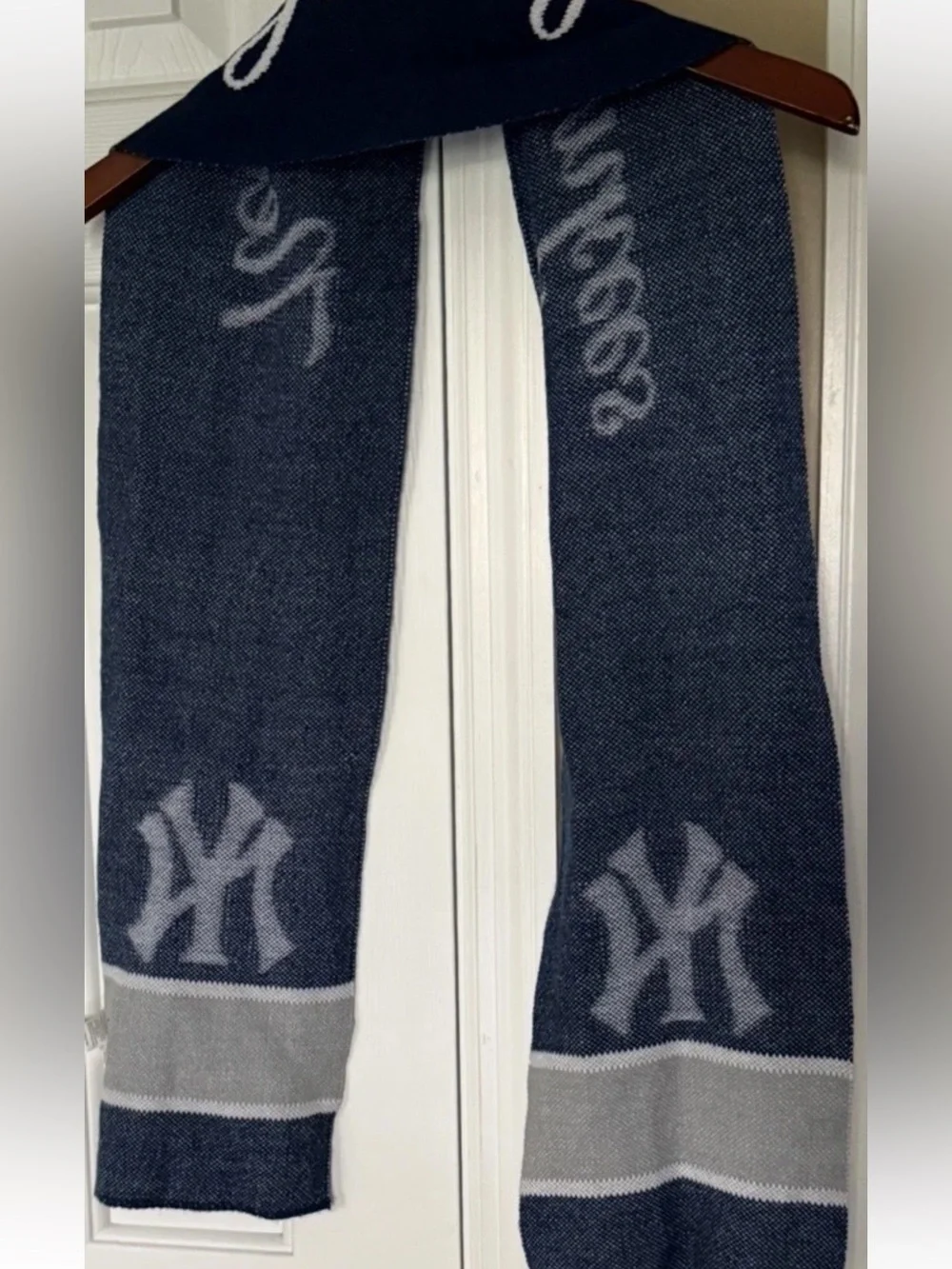 New York Yankees MLB knit Neck Scarf Forever Collectibles Genuine Merchandise